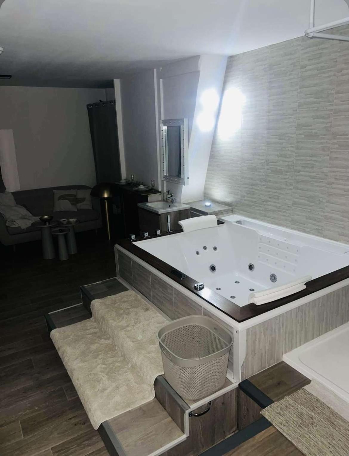 Loft Ravissant 45m2 Jacuzzi Rvb Night 2 * Amiens