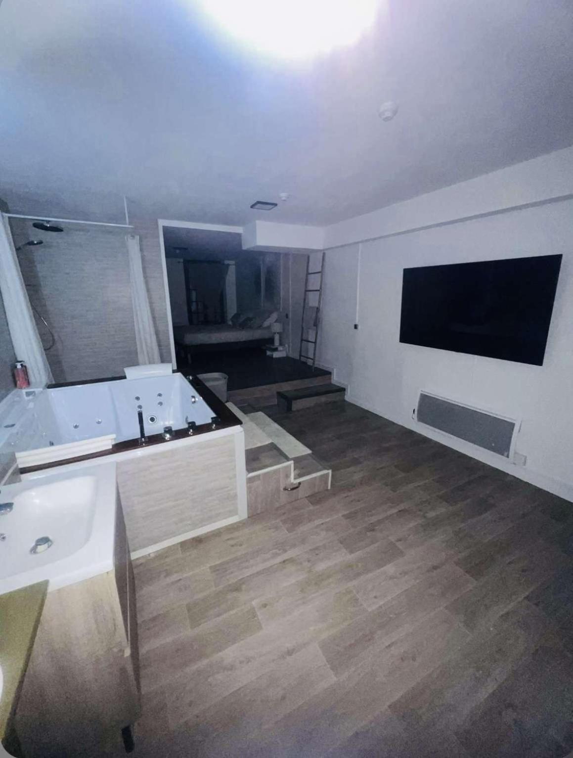 Loft Ravissant 45m2 Jacuzzi Rvb Night 2 Apartment